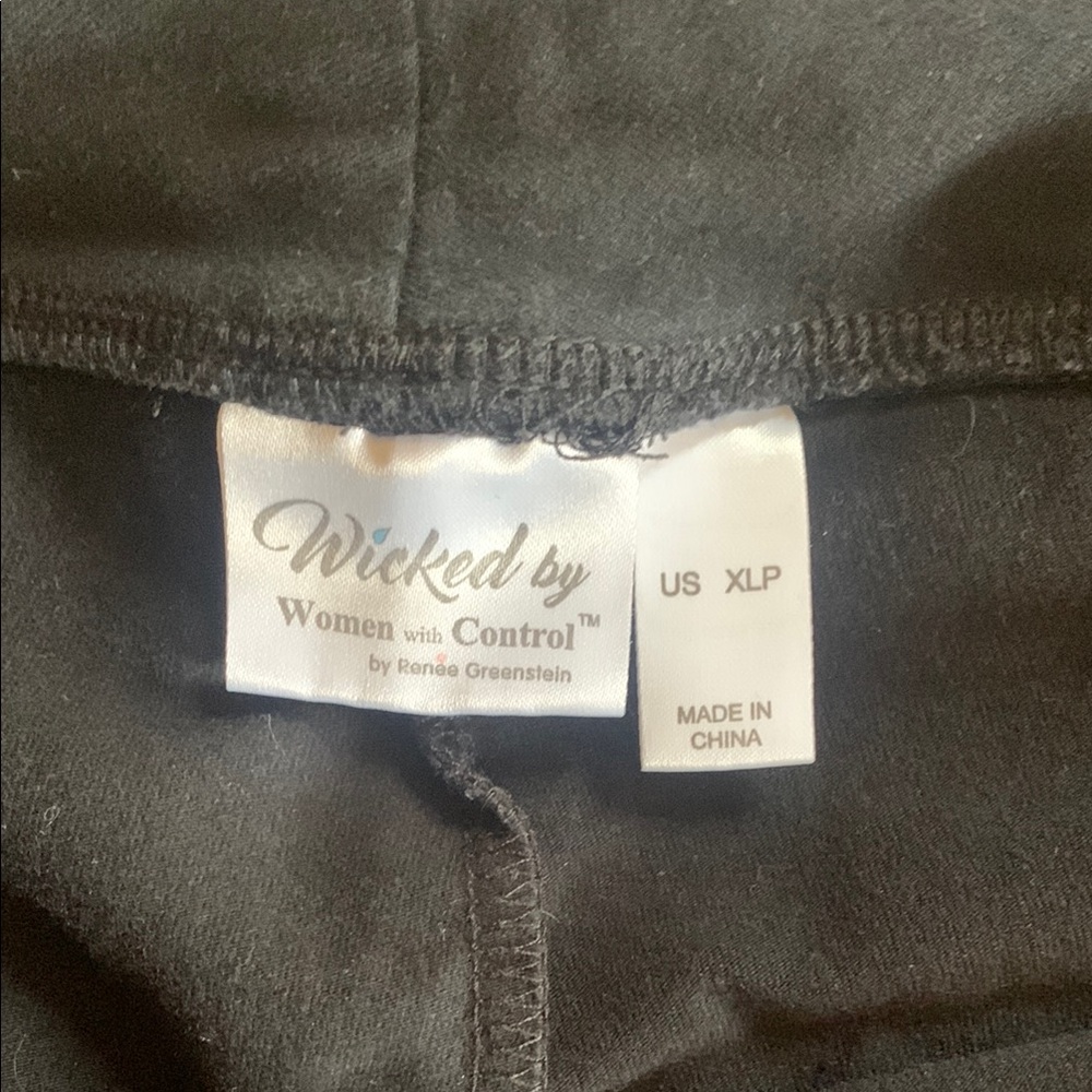 Women with Control Black Skort - Picture 2 of 7